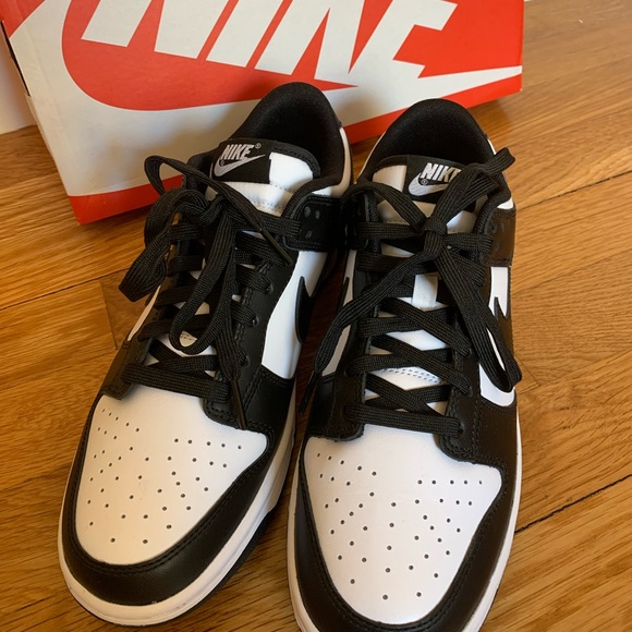 BRAND NEW: Nike dunk low back white